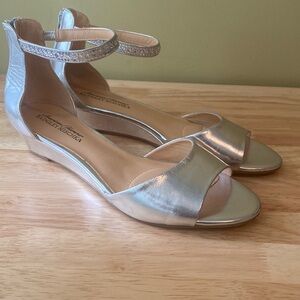 Badgley Mischka Ankle Strappy Wedge Silver Metallic Rhinestone Sandals